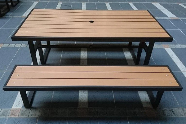 bàn ghế khung sắt gỗ nhựa ngoài trời